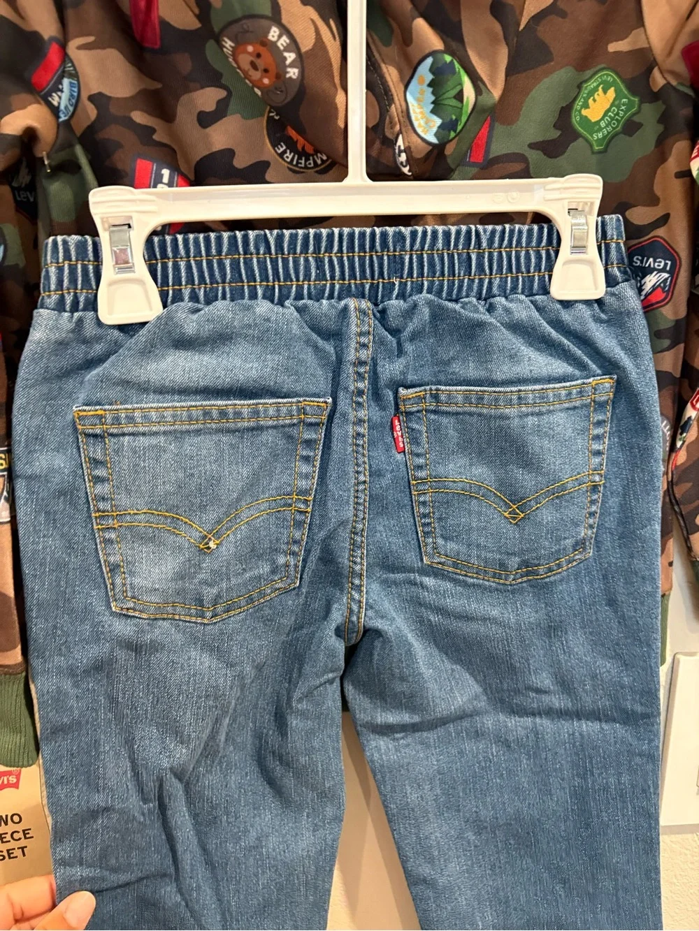 Levi’s Boy’s 2-piece Set Included Camo Full-Zip Hoodie and Blue Jeans Size L 6/7